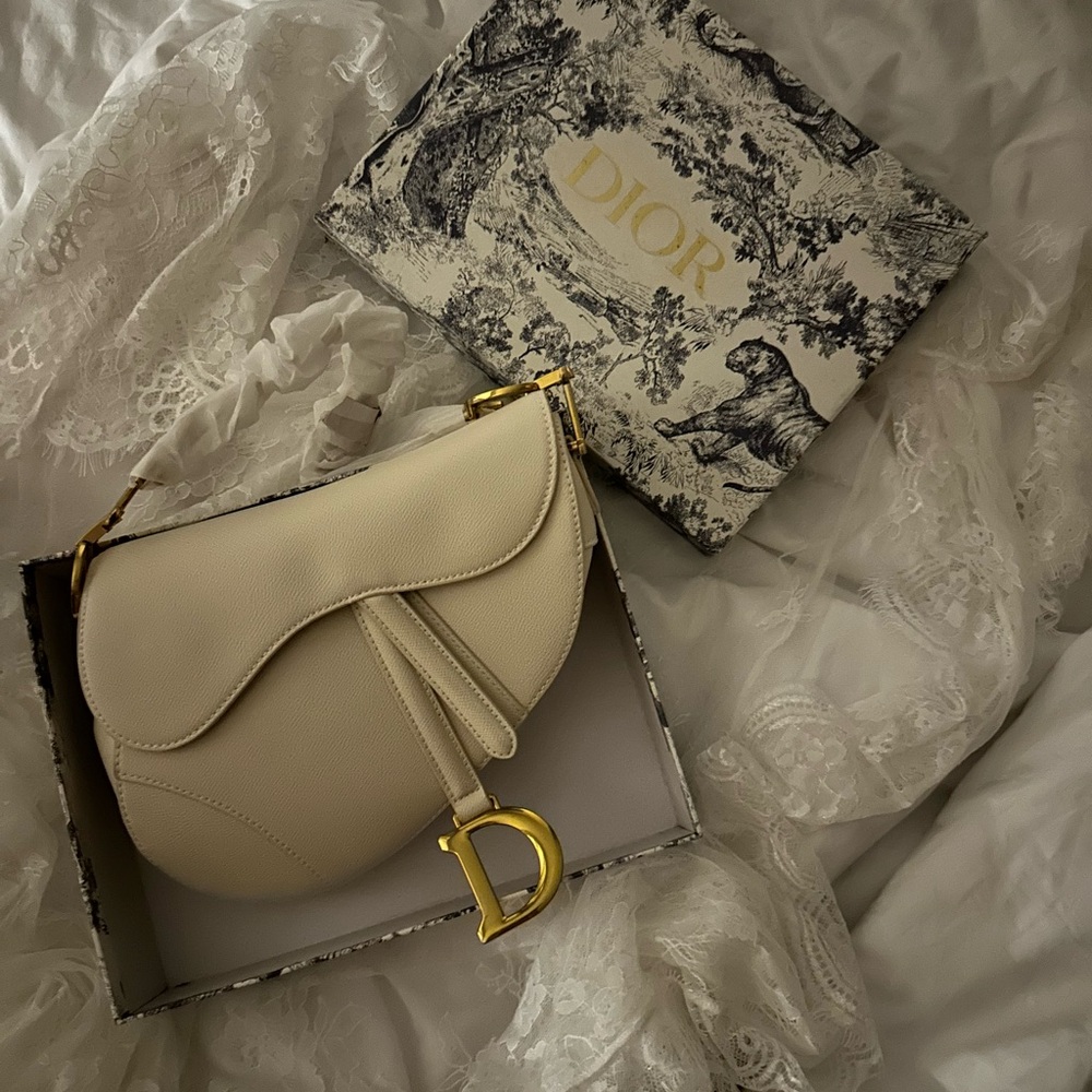 Dior saddle bag, in color cream. Brand new.